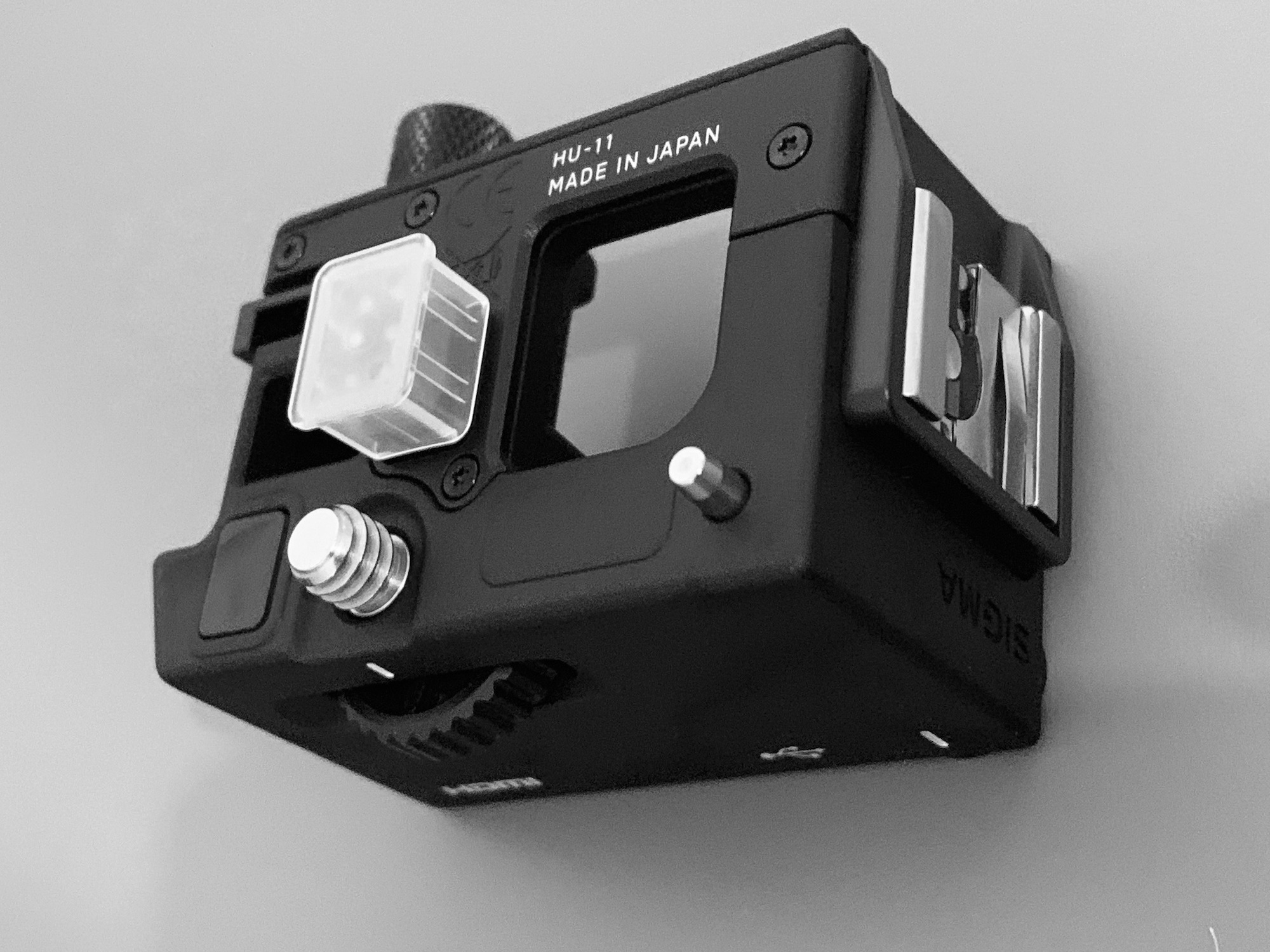SIGMA FP L, griffe amovible pour utilisation de flash ou autres accessoires.