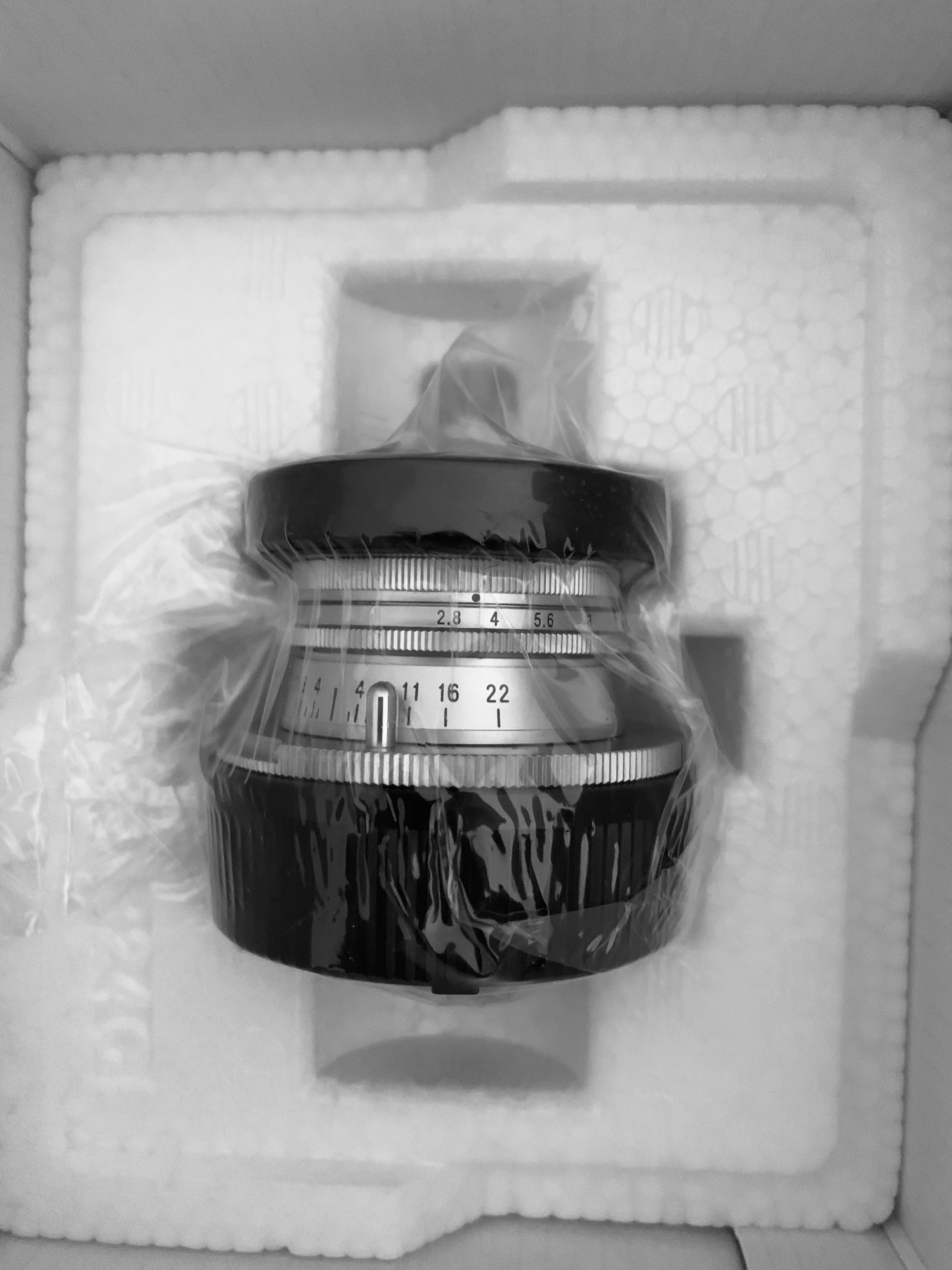 Voigtländer Heliar 40 MM f/2.8 inside its box. You can see how well protected it is.